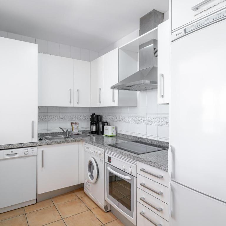 Tamango Hill Alcazaba B Casasol - Two-Bedroom Apartment with Sea View - 10