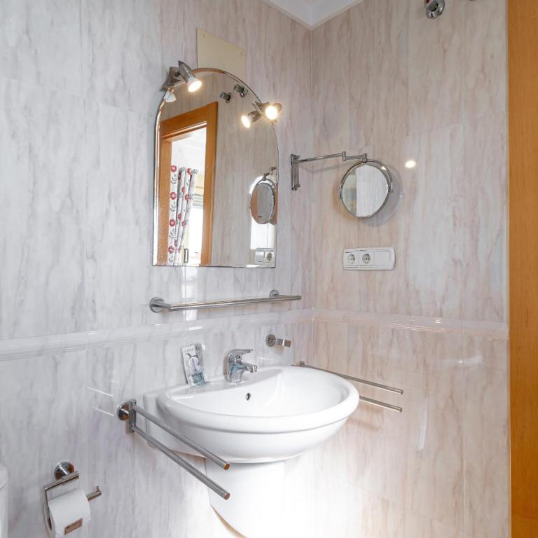 Tamango Hill Alcazaba B Casasol - Two-Bedroom Apartment with Sea View - 16