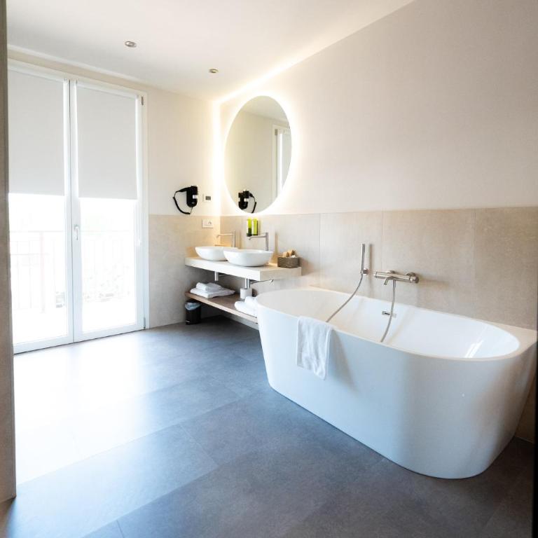 Spa Hotel Splendid Sole - Suite King con Vasca Idromassaggio - 3