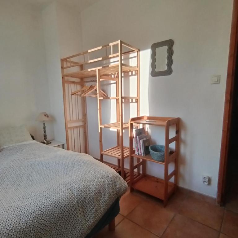 CHAMBRE DOUBLE chez L'HABITANT PARKING PRIVE GRATUIT Salle d'eau privative - Chambre Double - Vue sur Jardin - 6