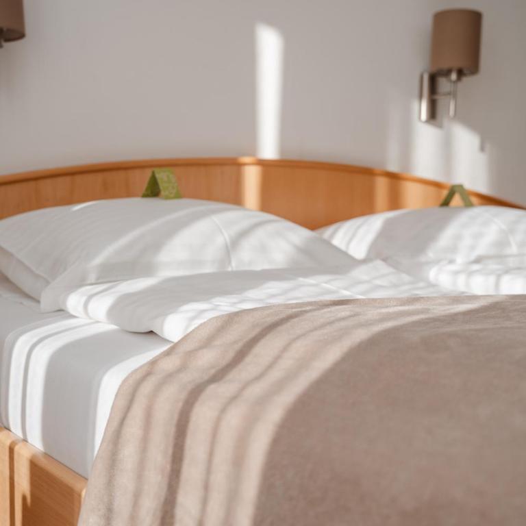Hotel Lipeter & Bergheimat - Doppelzimmer mit Balkon und Seeblick - 3