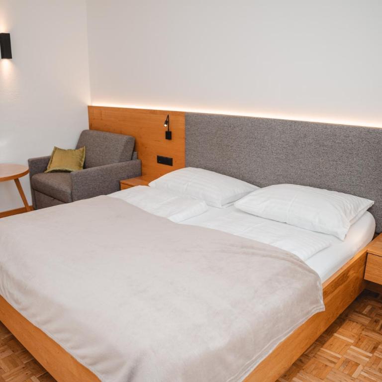 Hotel Lipeter & Bergheimat - Doppelzimmer mit Balkon und Seeblick - 8