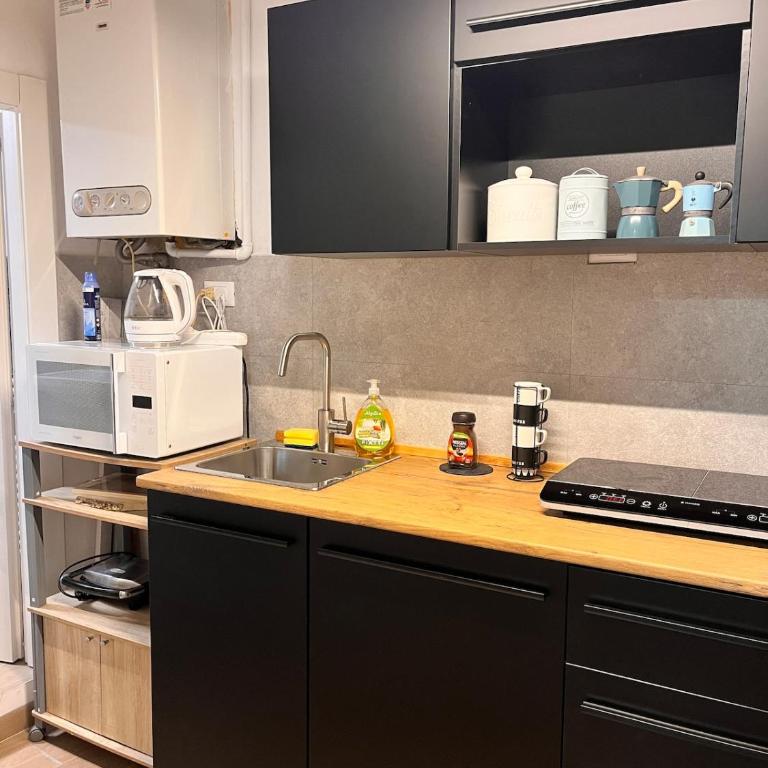 Cozy & Complete - 20 min walk from Como Lake - One-Bedroom Apartment - 4