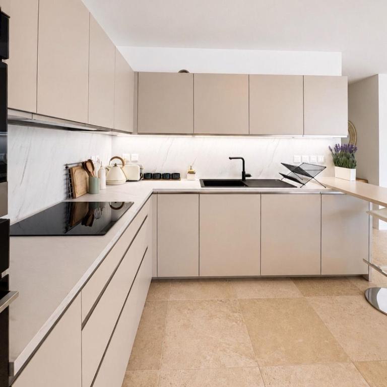 82m2 apartment 6 people terrace air conditioning parking - Two-Bedroom Apartment - 5