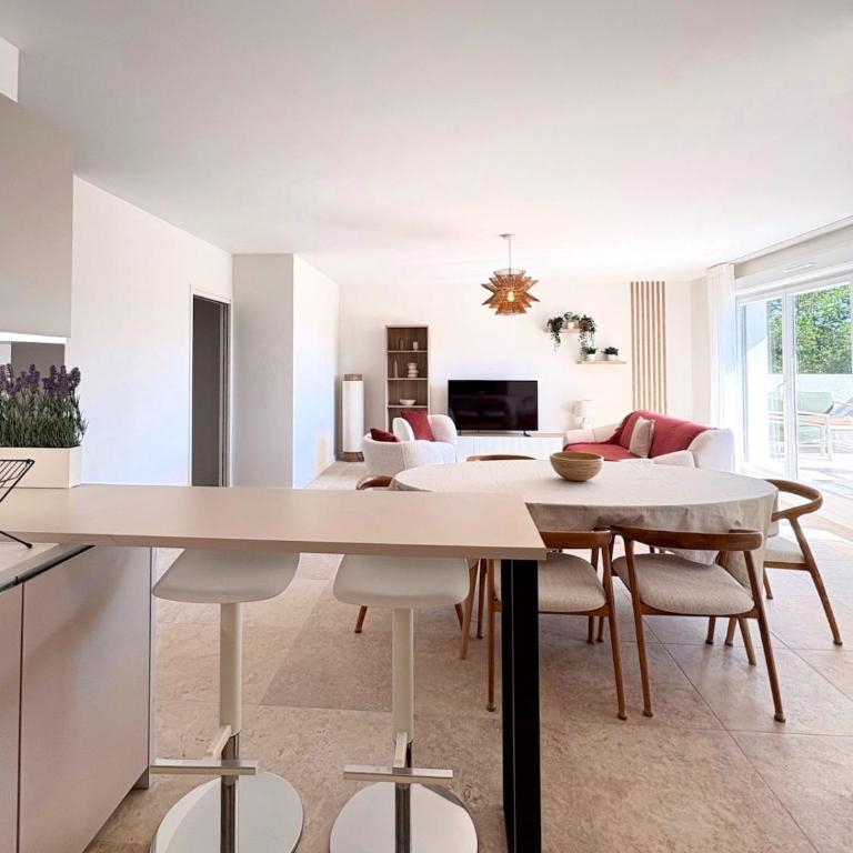 82m2 apartment 6 people terrace air conditioning parking - Two-Bedroom Apartment - 30
