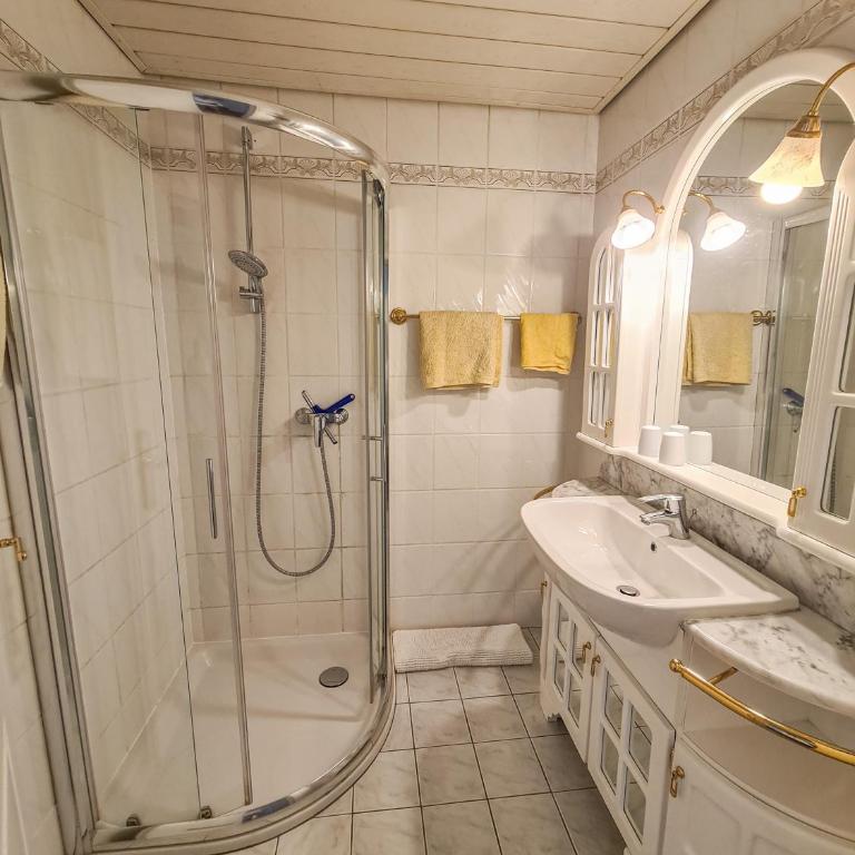 Appartement am Schilift - Two-Bedroom Apartment - 9