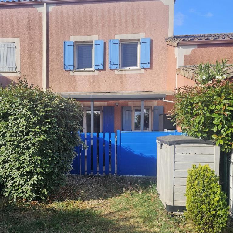 Maison avec plusieurs piscines intérieure et extérieure et parking à 15mn plage - Maison 2 Chambres - 4