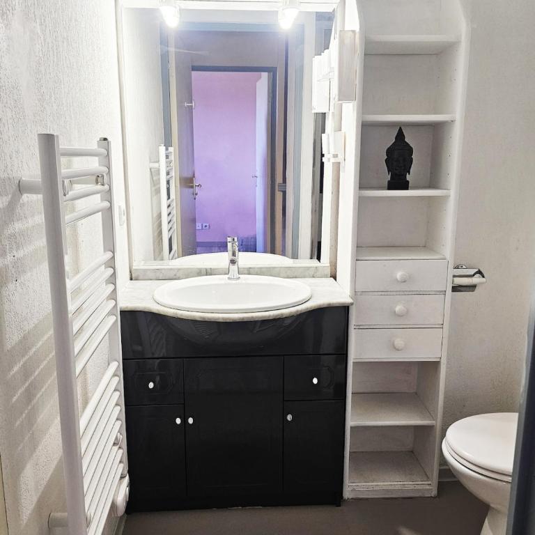 Maison avec plusieurs piscines intérieure et extérieure et parking à 15mn plage - Maison 2 Chambres - 6