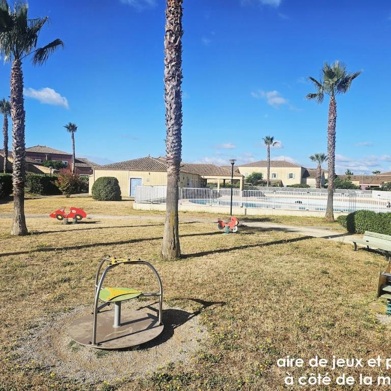 Maison avec plusieurs piscines intérieure et extérieure et parking à 15mn plage - Maison 2 Chambres - 7