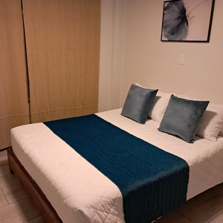 Roxel Home - Four-Bedroom House - 24