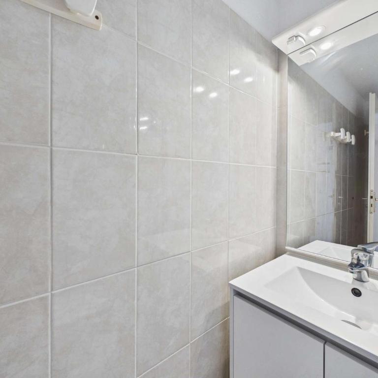 Appartement climatisé pour 6 avec piscine, terrasse et parking près de la plage - FR-1-326-793 - Appartement - 10