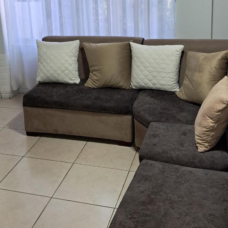 Roxel Home - Four-Bedroom House - 19
