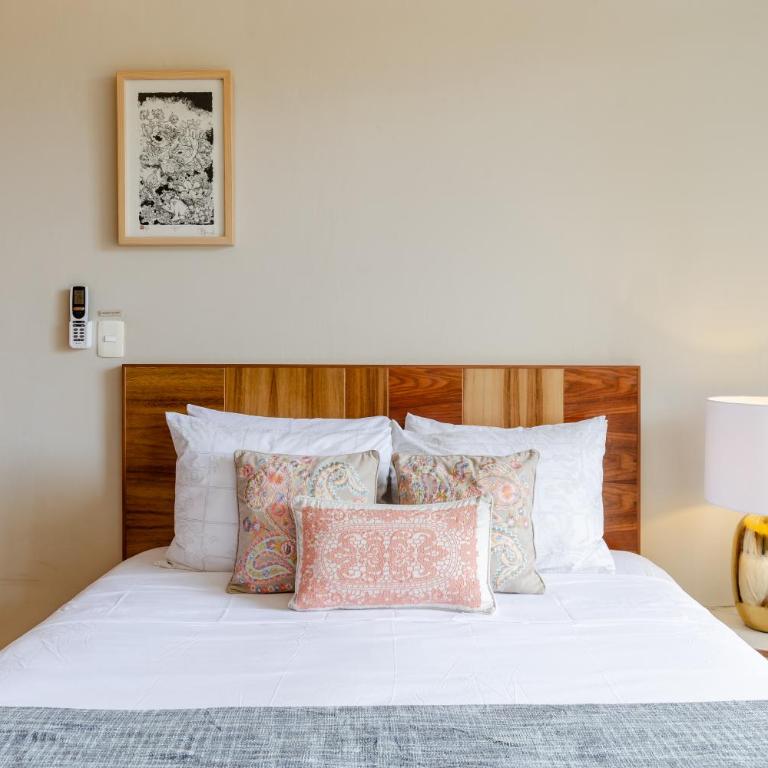 Stunning Park View Suites - Studio with Balcony - 5