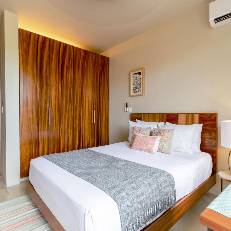 Stunning Park View Suites - Studio with Balcony - 8