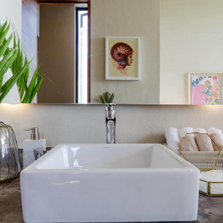 Stunning Park View Suites - King Studio - 10