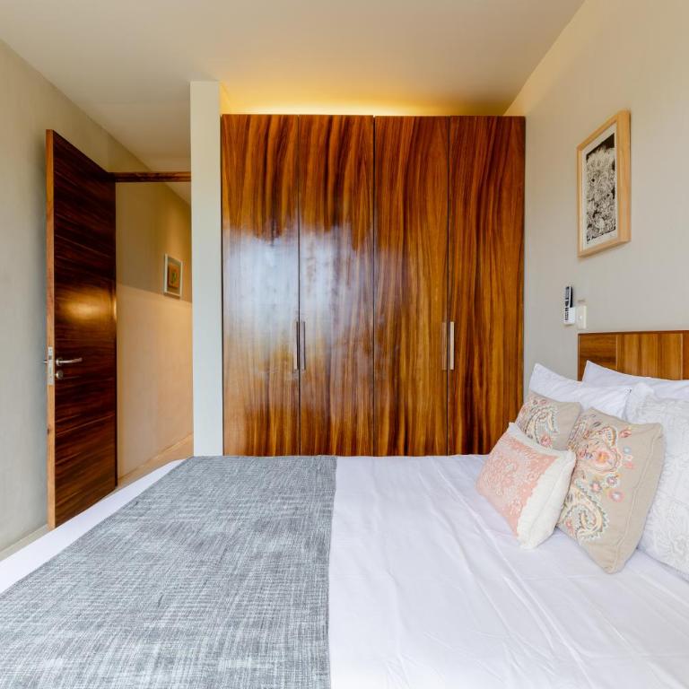Stunning Park View Suites - Studio with Balcony - 17
