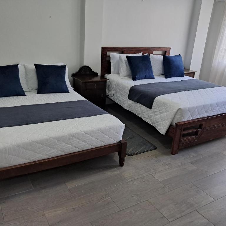 Roxel Home - Four-Bedroom House - 11