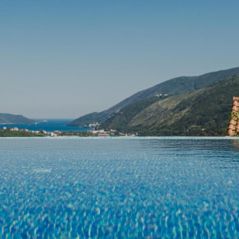 Apartment Olivia - Two-Bedroom Apartment with Pool View - 4