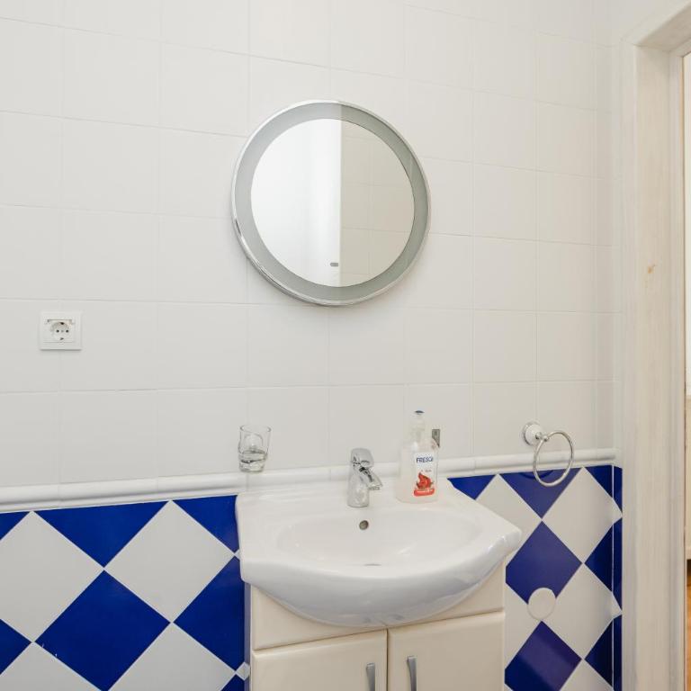Lavender house with shared pool - Villa - 25