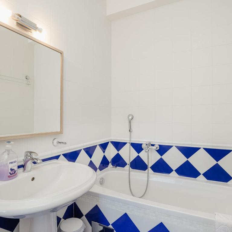 Lavender house with shared pool - Villa - 35