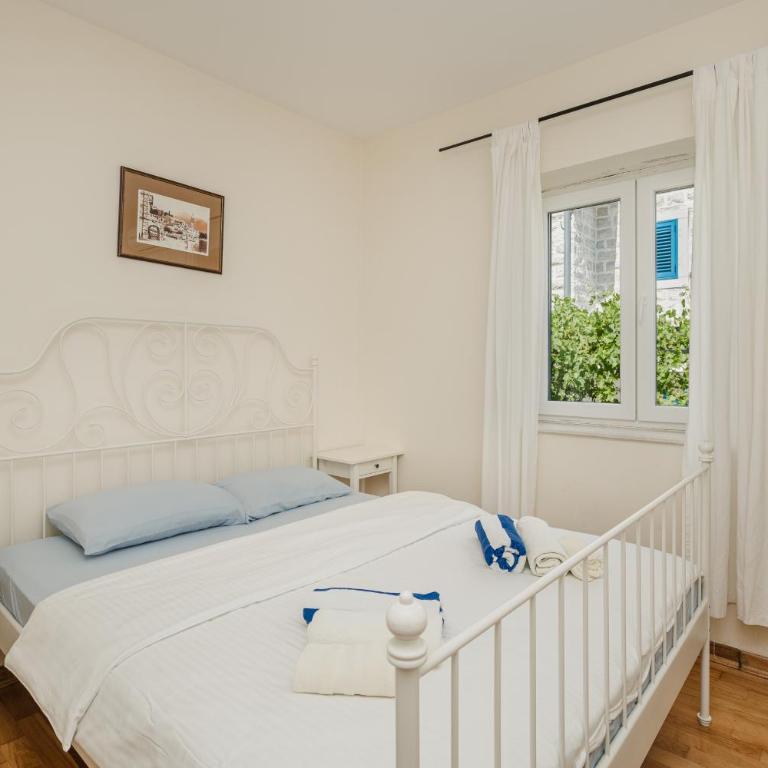 Lavender house with shared pool - Villa - 34