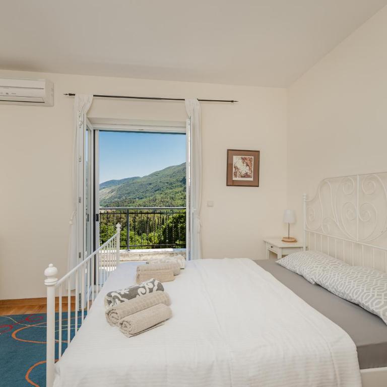 Lavender house with shared pool - Villa - 37