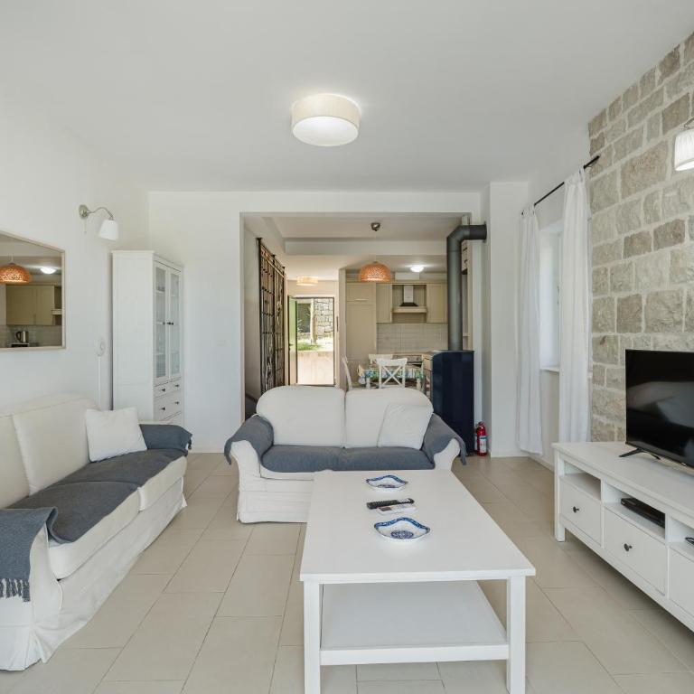 Lavender house with shared pool - Villa - 1