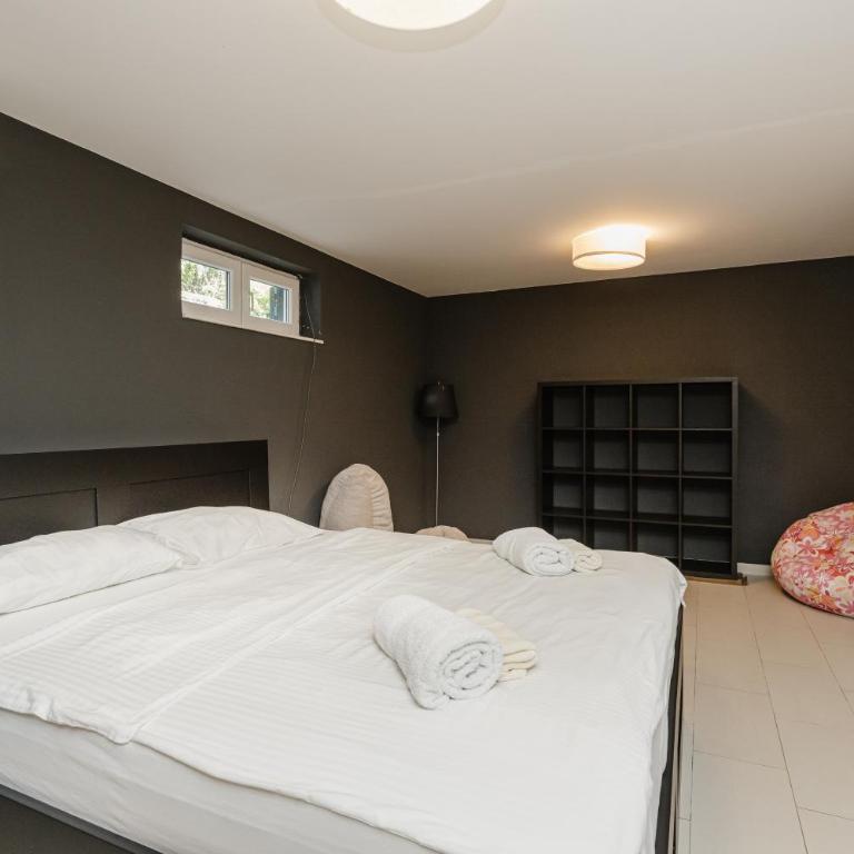 Lavender house with shared pool - Villa - 43