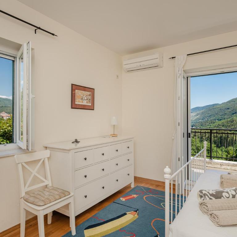 Lavender house with shared pool - Villa - 50