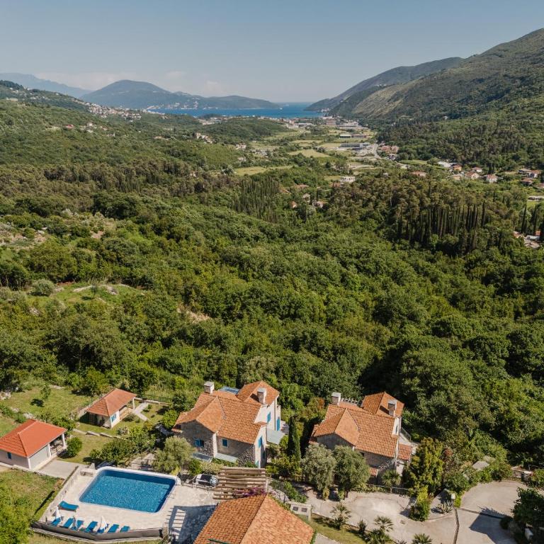 Lavender house with shared pool - Villa - 72