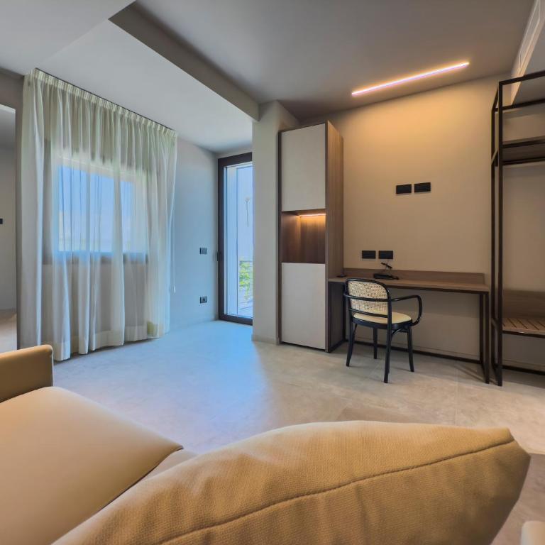 Nettuno Residence Hotel - Suite con Terrazza e Vista Lago - Edificio Separato - 9