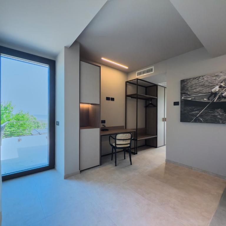 Nettuno Residence Hotel - Suite con Terrazza e Vista Lago - Edificio Separato - 12