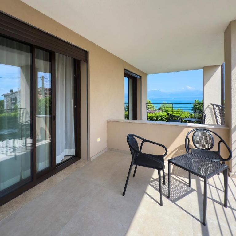 Nettuno Residence Hotel - Junior Suite with Balcony and Partial Lake View - Separate Building - 8