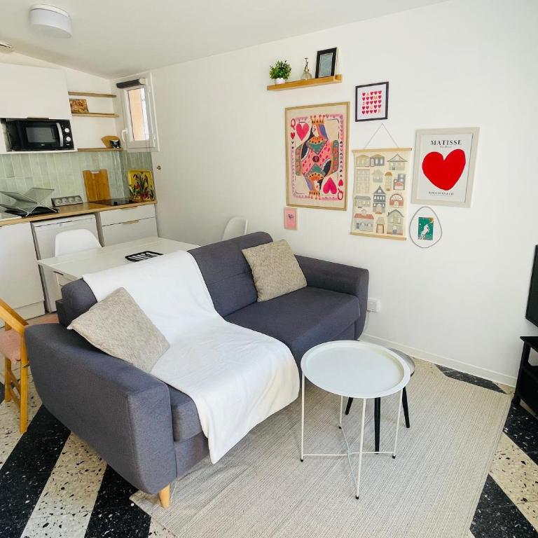 Maisonnette climatisée refaite à neuf avec parking à 300m de la plage - One-Bedroom House - 4