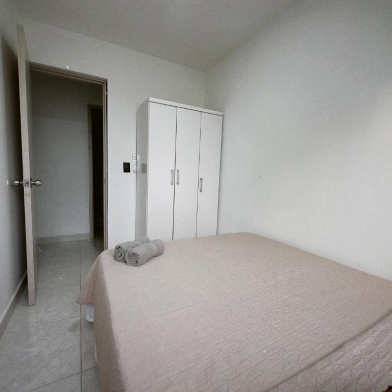 Apartamento de 3 habitaciones en Cartagena cerca a la playa - Three-Bedroom Apartment - 33