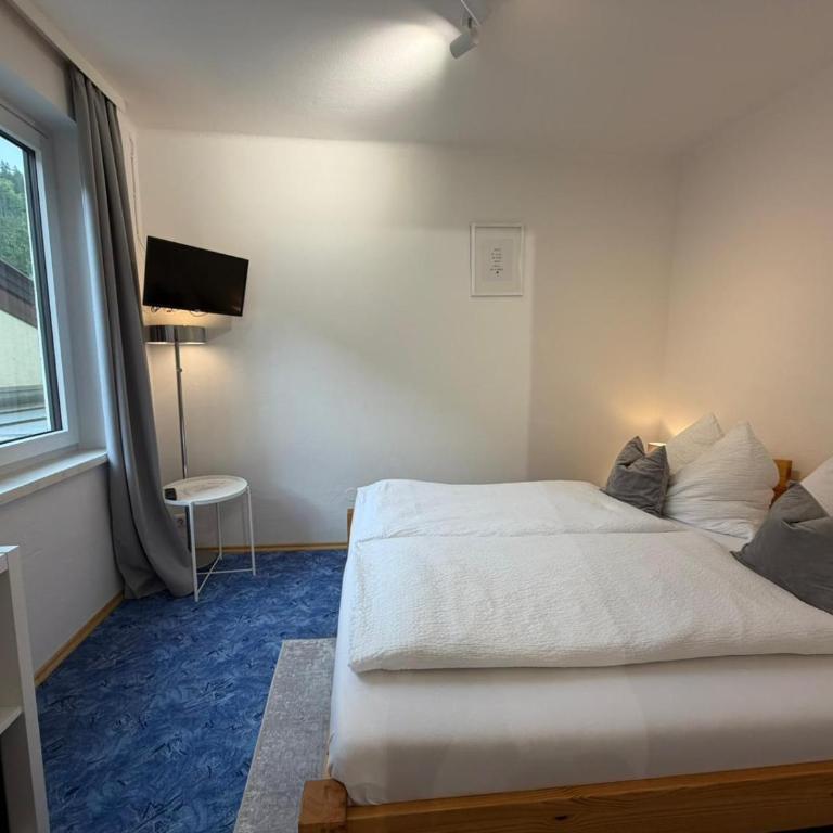 Frühstückspension Irschen - Dreibettzimmer mit eigenem externen Bad - 2