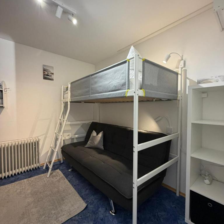 Frühstückspension Irschen - Dreibettzimmer mit eigenem externen Bad - 4
