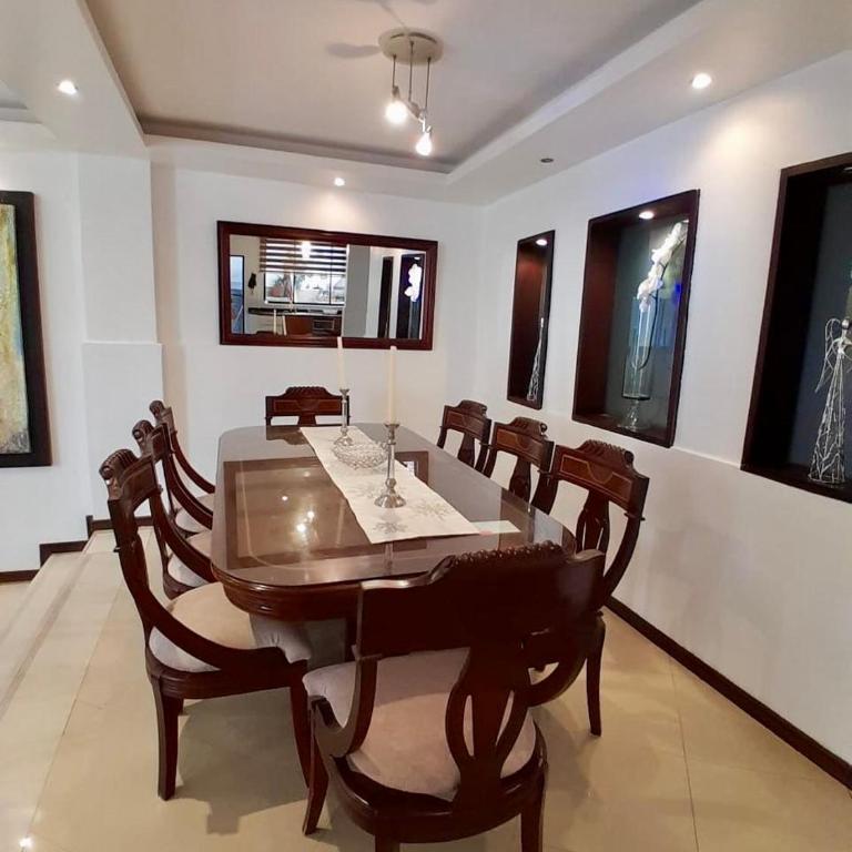 Hospedaje en Quito Norte, Apartamento & Suite independientes - Apartamento de 3 dormitorios - 6