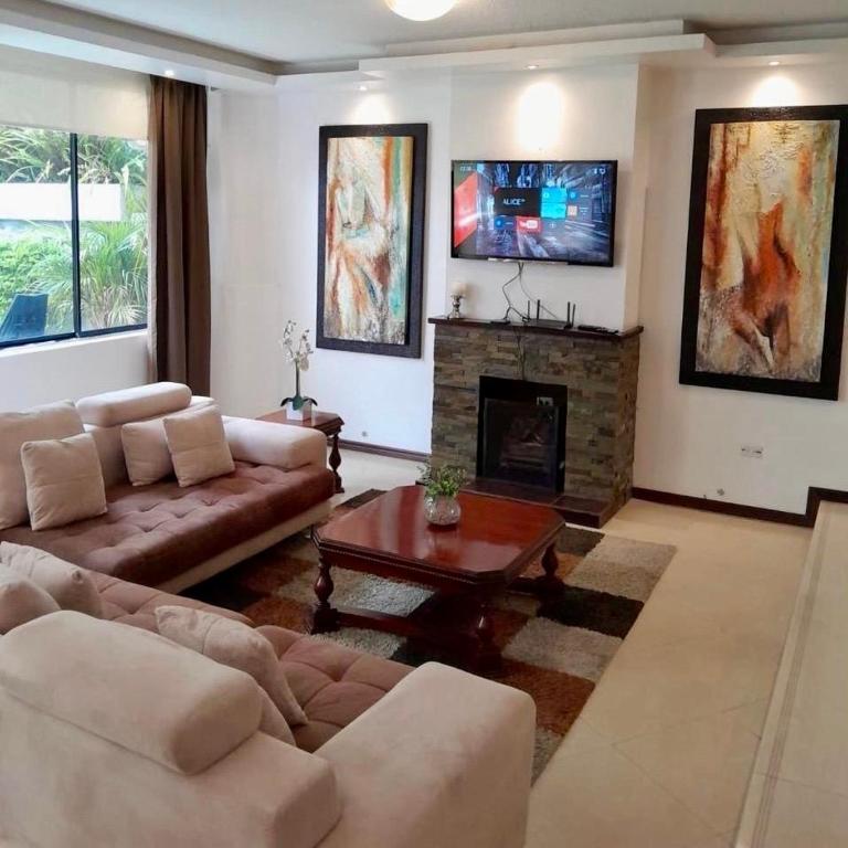 Hospedaje en Quito Norte, Apartamento & Suite independientes - Apartamento de 3 dormitorios - 1