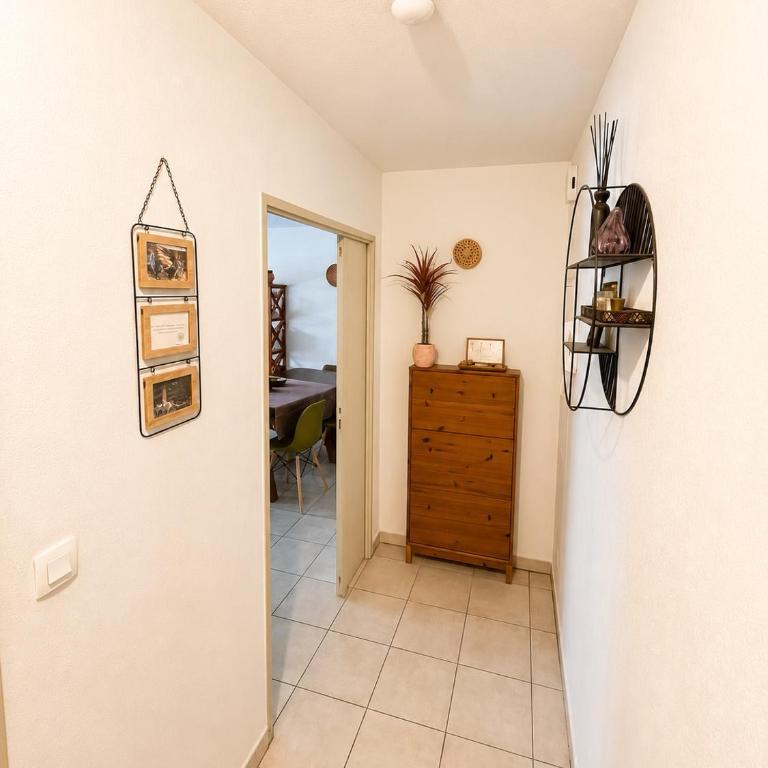 Idéalement située en face du canal, en centre ville, quartier calme arboré - Two-Bedroom Apartment - 11