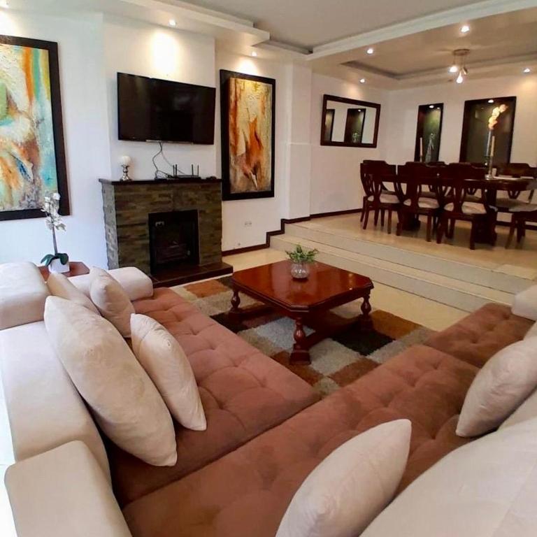 Hospedaje en Quito Norte, Apartamento & Suite independientes - Apartamento de 3 dormitorios - 3