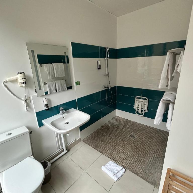 Hôtel Carmin - Chambre Double - Accessible aux Personnes à Mobilité Réduite - 2