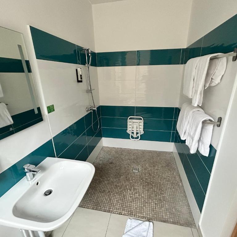 Hôtel Carmin - Chambre Double - Accessible aux Personnes à Mobilité Réduite - 1