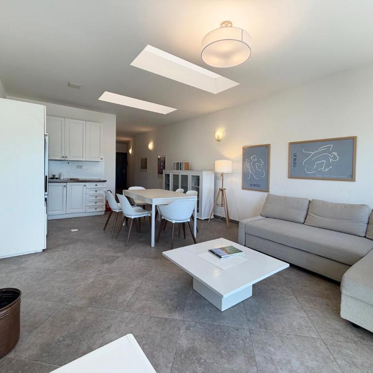 Sardinia Modern A Two-Bedroom, Two-Bathroom Deluxe Apartment - Appartamento con 2 Camere da Letto - 2