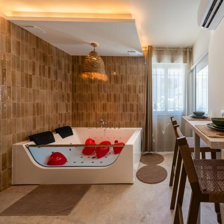 Bali Évasion - Jacuzzi & Sauna Privatif à Nice - Appartement 1 Chambre - 13
