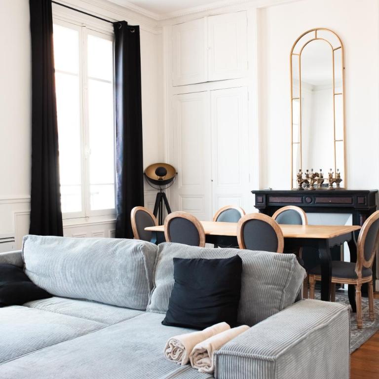 Maison Belle Époque - Immeuble haussmannien spacieux et élégant - Appartamento Deluxe con 2 Camere da Letto e Balcone - 1