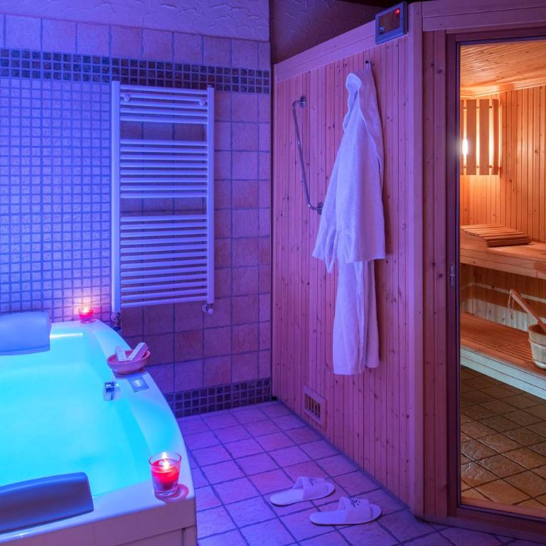 Park Chalet Village - Romantic Chalet (2 Adults) - 7