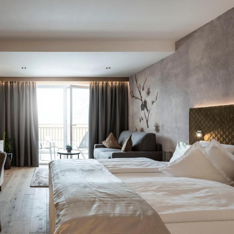 Small & Beautiful Hotel Gnaid - Chambre Double avec Balcon - 3
