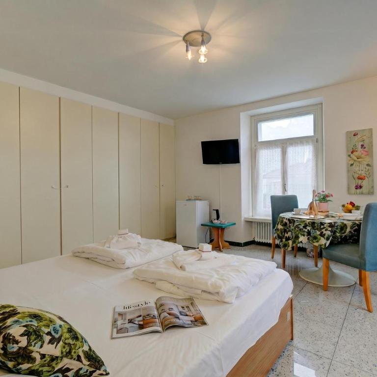 Vida Boa Apartments - Double Room with Shared Terrace 1 - 5