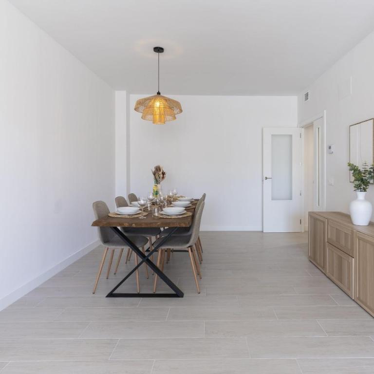 Atica Sol Escape - Three-Bedroom Apartment with Balcony - 11